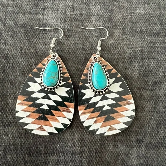 Aztec Pattern Wooden Earrings with Vintage Silver Faux Turquoise Stone NEW - Picture 2 of 4